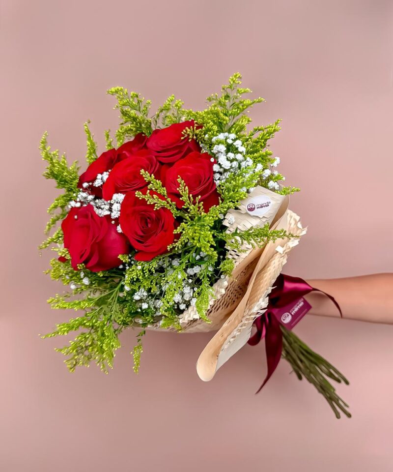 Buquê de 8 Rosas Vermelhas Importadas